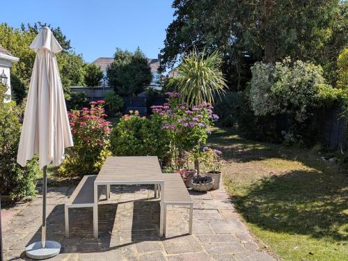 4-Bed Home, 5 min Walk to the Beach in East Southbourne and Tuckton 4-Bed Home, 5 min Walk to the Beach in East Southbourne and Tuckton