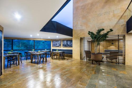 Étterem, Travelers Rio Verde Living Suites in Rio Negro Étterem, Travelers Rio Verde Living Suites in Rio Negro