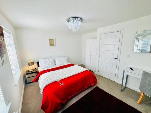 Modern Double Room with Desk,Netflix, Wifi and Free Parking Near Wellingborough Centre in Isebrook Modern Double Room with Desk,Netflix, Wifi and Free Parking Near Wellingborough Centre in Isebrook