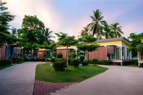 Lake Terrace Resort in Pakbara Lake Terrace Resort in Pakbara