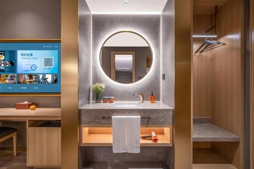 Bathroom, Orange Hotel Beijing Tiananmen Dashilan near Chairman Mao Memorial Hall (Maozhuxi Jiniantang) Bathroom, Orange Hotel Beijing Tiananmen Dashilan near Chairman Mao Memorial Hall (Maozhuxi Jiniantang)