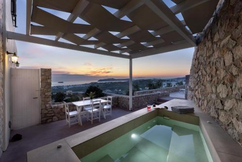 Pezsgőfürdő, Zatrikion Santorini Villas in Moni Profitou Iliou Pezsgőfürdő, Zatrikion Santorini Villas in Moni Profitou Iliou