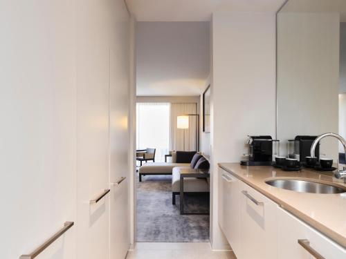 Hotel Realm near High Court of Australia Hotel Realm near High Court of Australia