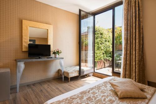 This photo about Atlante Garden Hotel shared on HyHotel.com