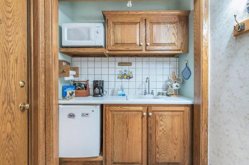 Facilities, Quiet Getaway with Queen Bed & Wi-Fi in Clarks Summit (PA) Facilities, Quiet Getaway with Queen Bed & Wi-Fi in Clarks Summit (PA)