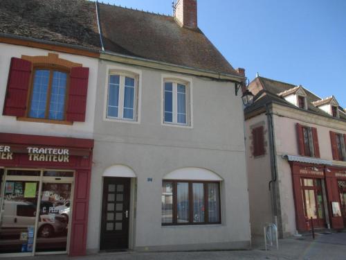 Gîte Huriel, 4 pièces, 5 personnes - FR-1-489-27 (Gite Independant avec Cour Close, WiFi et Chauffage Compris – Proche Montlucon et Neris-les-Bains - ) in Huriel Gîte Huriel, 4 pièces, 5 personnes - FR-1-489-27 (Gite Independant avec Cour Close, WiFi et Chauffage Compris – Proche Montlucon et Neris-les-Bains - ) in Huriel