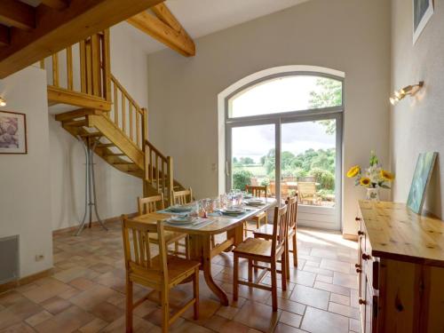 Grande Maison Authentique avec Jardin Prive, Terrasse et VTT - Hebergement pour 15 Personnes - FR-1- in Charbonnieres-les-Bains Grande Maison Authentique avec Jardin Prive, Terrasse et VTT - Hebergement pour 15 Personnes - FR-1- in Charbonnieres-les-Bains