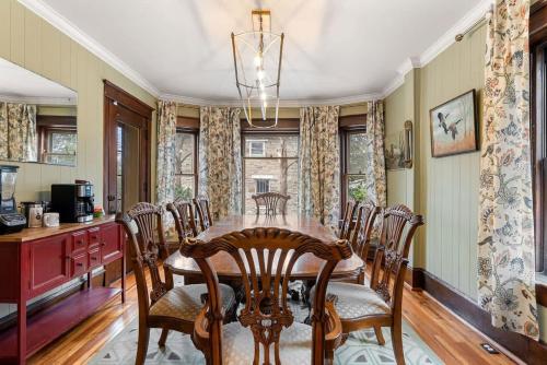 Historic Queen Anne Family Home w Modern Comforts in Harpers Ferry (WV) Historic Queen Anne Family Home w Modern Comforts in Harpers Ferry (WV)