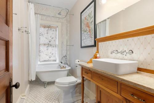 Historic Queen Anne Family Home w Modern Comforts in Harpers Ferry (WV) Historic Queen Anne Family Home w Modern Comforts in Harpers Ferry (WV)