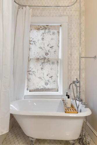 Historic Queen Anne Family Home w Modern Comforts in Harpers Ferry (WV) Historic Queen Anne Family Home w Modern Comforts in Harpers Ferry (WV)