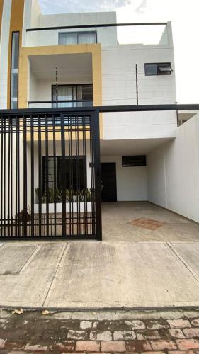 Hermosa y confortable casa ubicada en Girardot in Girardot Hermosa y confortable casa ubicada en Girardot in Girardot