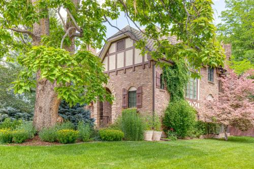 Walk to DU, Dining and Parks Spacious Denver Home! in University Walk to DU, Dining and Parks Spacious Denver Home! in University