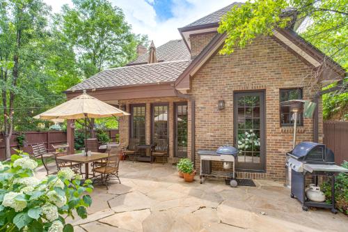 Walk to DU, Dining and Parks Spacious Denver Home! in University Walk to DU, Dining and Parks Spacious Denver Home! in University