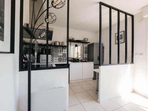 Kitchen, Loft lumineux - terrasse ensoleillee in Alco Kitchen, Loft lumineux - terrasse ensoleillee in Alco