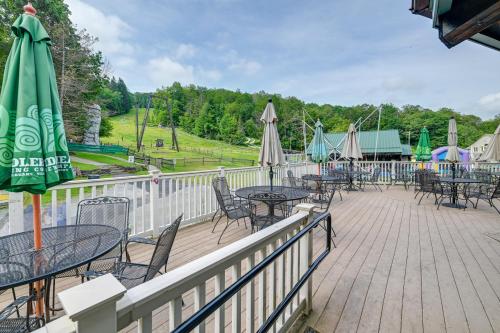 half Mi to Jiminy Peak Condo with Pool and Hot Tub in Χάνκοκ(Μασαχουσέτη) half Mi to Jiminy Peak Condo with Pool and Hot Tub in Χάνκοκ(Μασαχουσέτη)