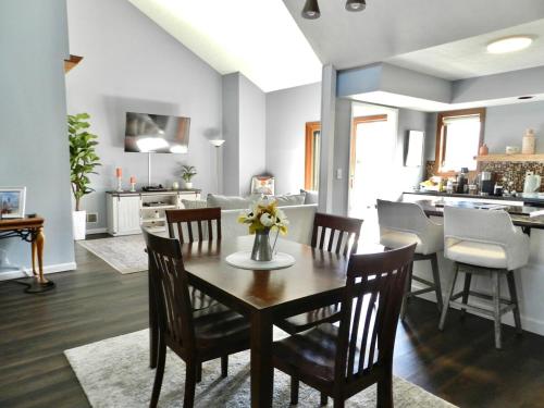 Derby House & Indoor Pickleball in 塞勒斯堡 (IN) Derby House & Indoor Pickleball in 塞勒斯堡 (IN)