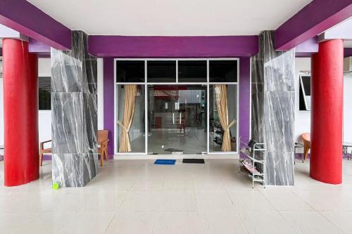 Entrée, RedDoorz Syariah @ Humaira Stay Tabalong in Mabuun Entrée, RedDoorz Syariah @ Humaira Stay Tabalong in Mabuun