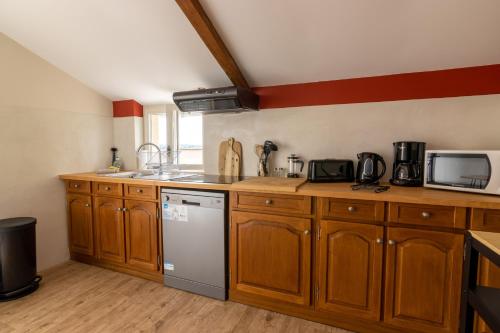 Konyha, Gîte Lunaben-Maison en pierres avec piscine (Gite Lunaben-Maison en pierres avec piscine) in Meigne Konyha, Gîte Lunaben-Maison en pierres avec piscine (Gite Lunaben-Maison en pierres avec piscine) in Meigne