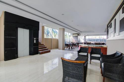 Restaurant, Townhouse Oak Pekanbaru near Mall Pekanbaru formerly Hotel Grand Sahara in Pekanbaru Restaurant, Townhouse Oak Pekanbaru near Mall Pekanbaru formerly Hotel Grand Sahara in Pekanbaru