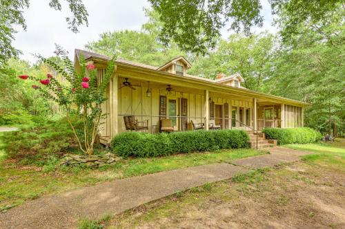 Waterfront Home with Playground Near DeGray and Caddo! in اركاديلفيا Waterfront Home with Playground Near DeGray and Caddo! in اركاديلفيا