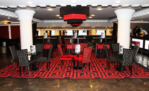 Bar/lounge, Crowne Plaza Liverpool - John Lennon Airport By IHG in Garston Bar/lounge, Crowne Plaza Liverpool - John Lennon Airport By IHG in Garston