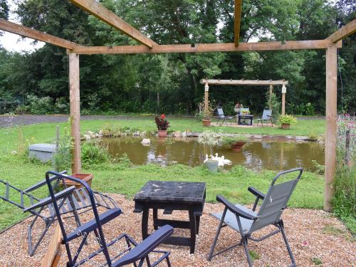 Exterior view, Shepherds Hut 3 At Laddingford - Uk32532 in Greater London Exterior view, Shepherds Hut 3 At Laddingford - Uk32532 in Greater London