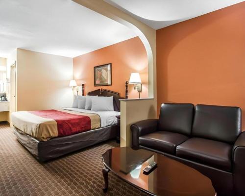 Econo Lodge Inn & Suites I-20, exit 73 in Tuscaloosa (AL) Econo Lodge Inn & Suites I-20, exit 73 in Tuscaloosa (AL)