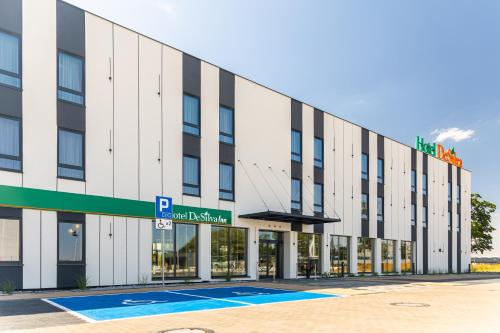 Зовнішній вигляд готелю, DeSilva Inn Opole in Ополе Зовнішній вигляд готелю, DeSilva Inn Opole in Ополе