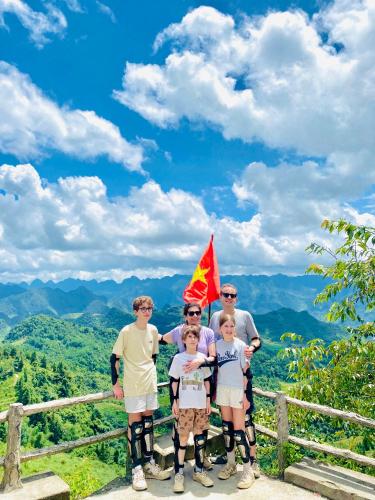 Loop Central Stay Tour & Motorbike Rental in Ha Giang Loop Central Stay Tour & Motorbike Rental in Ha Giang