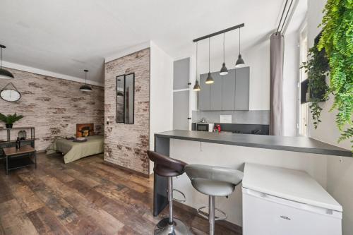 T1 meuble a la Blancarde RDC in District 04 T1 meuble a la Blancarde RDC in District 04