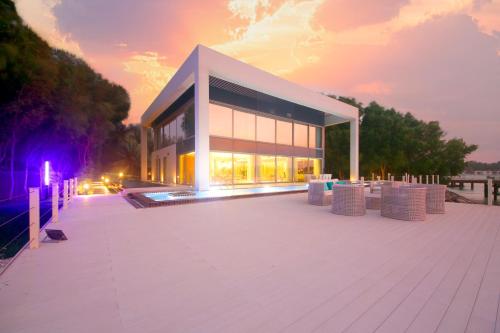 Luxurious Overwater Villa Escape on Nurai Island in Nurai Sziget Luxurious Overwater Villa Escape on Nurai Island in Nurai Sziget