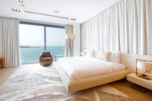 Luxurious Overwater Villa Escape on Nurai Island in Nurai Sziget Luxurious Overwater Villa Escape on Nurai Island in Nurai Sziget