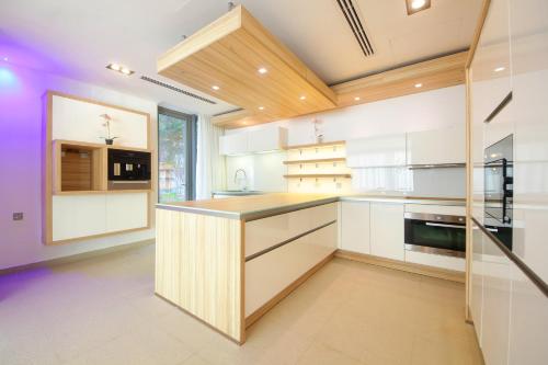 Luxurious Overwater Villa Escape on Nurai Island in جزيرة نوراي Luxurious Overwater Villa Escape on Nurai Island in جزيرة نوراي