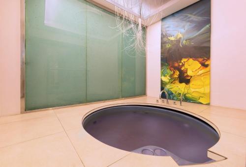 Swimming pool, Holiday Inn Cochin By IHG in Kochi Swimming pool, Holiday Inn Cochin By IHG in Kochi