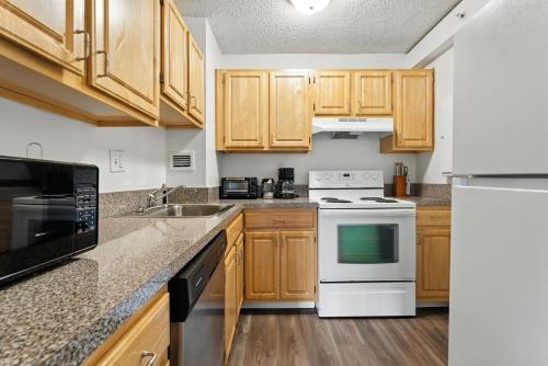 Legacy At Imperial Village 608 I 1 Bed 1 Bath near Richmond Nemzetközi Versenypálya Legacy At Imperial Village 608 I 1 Bed 1 Bath near Richmond Nemzetközi Versenypálya