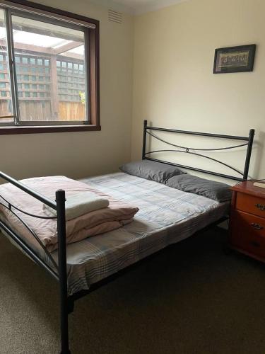 a 别墅大床间毗邻公园和公交车站 in 班杜拉 a 别墅大床间毗邻公园和公交车站 in 班杜拉