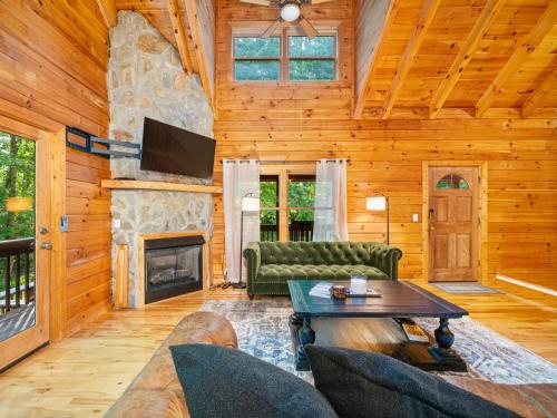 Cabin 3 Miles off I-40-hot tub-firepit-secluded better than a Hotel in Marion (NC) Cabin 3 Miles off I-40-hot tub-firepit-secluded better than a Hotel in Marion (NC)