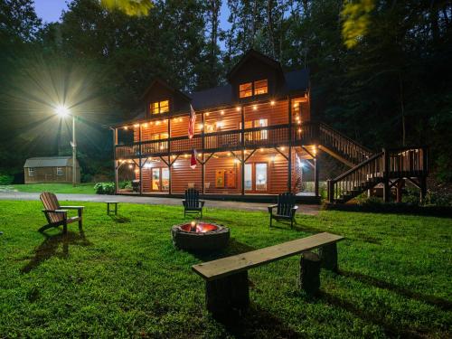 Cabin 3 Miles off I-40-hot tub-firepit-secluded better than a Hotel in Marion (NC) Cabin 3 Miles off I-40-hot tub-firepit-secluded better than a Hotel in Marion (NC)