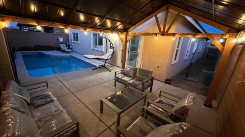 Family Friendly Contemporary House with Pool