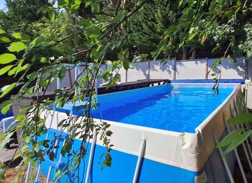 Garden, Large family home between Paris in Disneyland, with swimming-pool in Noisiel Garden, Large family home between Paris in Disneyland, with swimming-pool in Noisiel