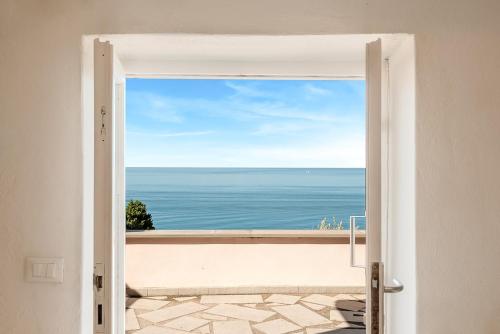 La terrazza sul mare Private parking AC Big terrace in Lerici La terrazza sul mare Private parking AC Big terrace in Lerici