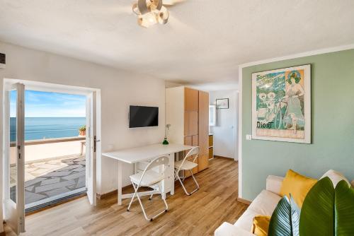 La terrazza sul mare Private parking AC Big terrace in Lerici La terrazza sul mare Private parking AC Big terrace in Lerici