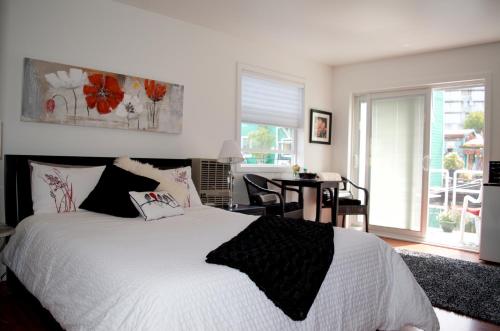 This photo about A Float Home B&B in Fisherman’s Wharf shared on HyHotel.com