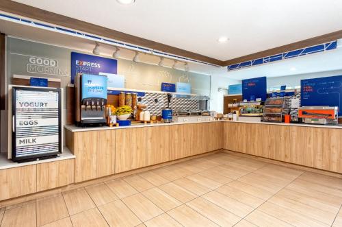 Food and beverages, Holiday Inn Express Hotel & Suites Florida City-Gateway To Keys By IHG in Florida City (FL) Food and beverages, Holiday Inn Express Hotel & Suites Florida City-Gateway To Keys By IHG in Florida City (FL)