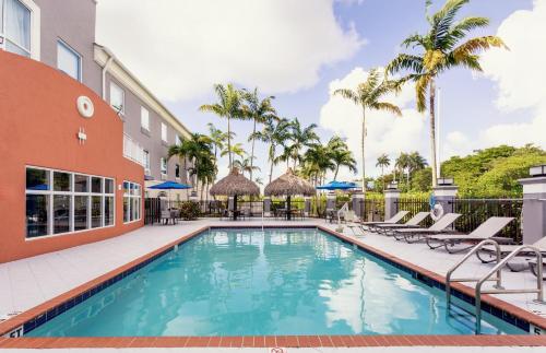 Swimming pool, Holiday Inn Express Hotel & Suites Florida City-Gateway To Keys By IHG in Florida City (FL) Swimming pool, Holiday Inn Express Hotel & Suites Florida City-Gateway To Keys By IHG in Florida City (FL)