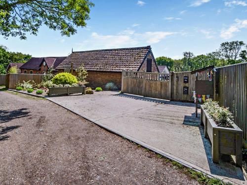 Facilities, 1 Bed in Cowes IC084 in Cowes South and Northwood Facilities, 1 Bed in Cowes IC084 in Cowes South and Northwood