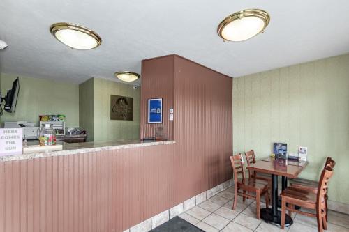 Előcsarnok, Americas Best Value Inn Austinburg in Austinburg (OH) Előcsarnok, Americas Best Value Inn Austinburg in Austinburg (OH)