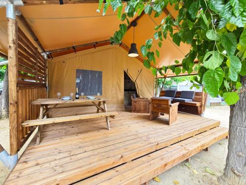 Camping Costa Dorada Tienda Aura in คาเนดเดมาร์ Camping Costa Dorada Tienda Aura in คาเนดเดมาร์