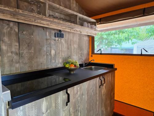 Camping Costa Dorada Tienda Aura in คาเนดเดมาร์ Camping Costa Dorada Tienda Aura in คาเนดเดมาร์