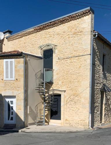 Appartement climatisé, 15 min des plages, 2 chb et parking (Appartement climatise, 15 min des plages, 2 chb et parking) in Lesparre-Medoc Appartement climatisé, 15 min des plages, 2 chb et parking (Appartement climatise, 15 min des plages, 2 chb et parking) in Lesparre-Medoc